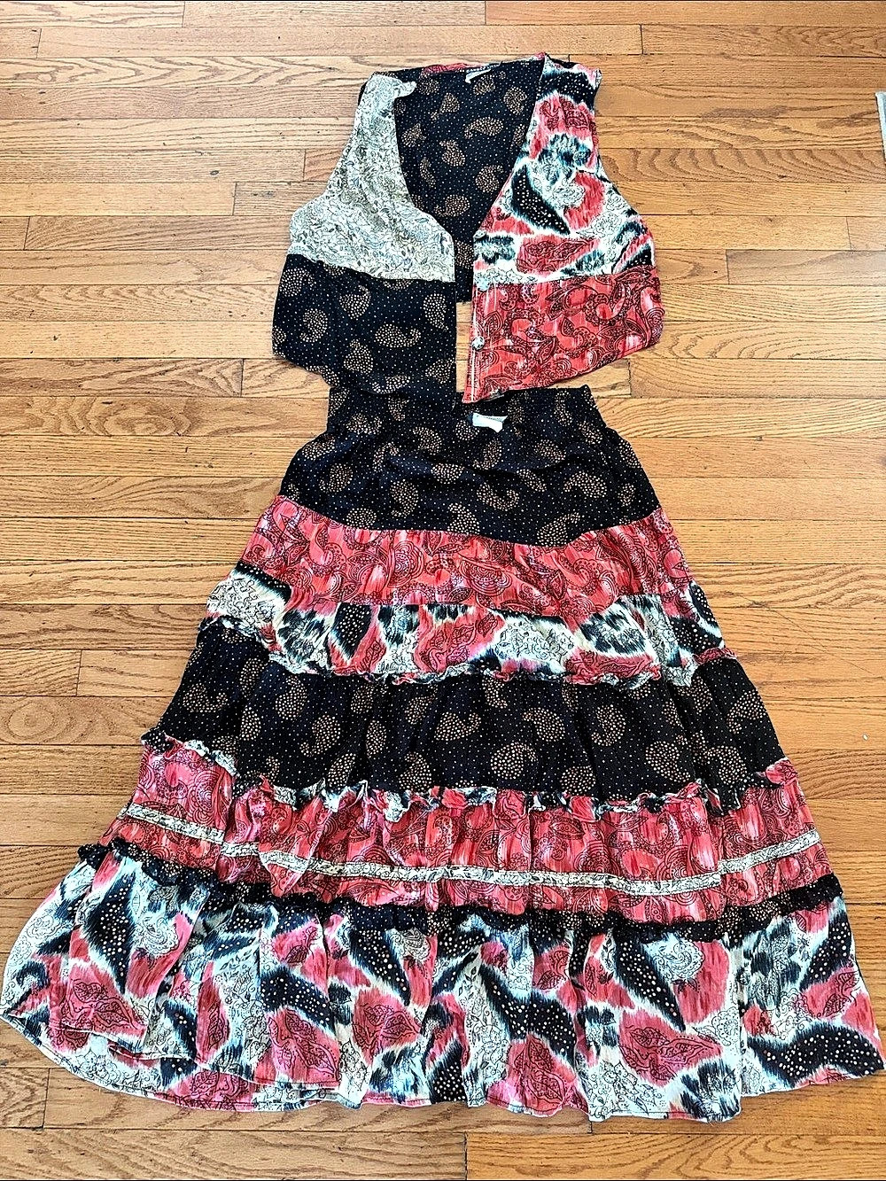 Vintage Carole Little Paisley Tiered skirt in Black & coral Size Large Set